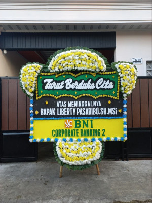 Papan Bunga Duka di Nagrak Selatan