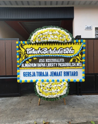 Papan Bunga Duka di Nagrak Selatan