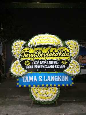 Papan Bunga Duka di Nagrak Selatan