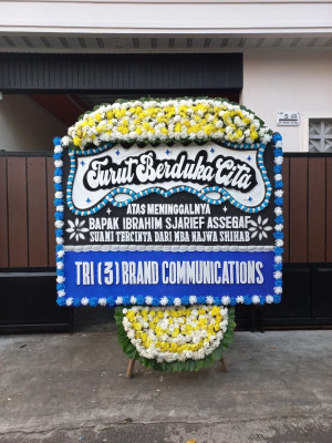Papan Bunga Duka di Nagrak Selatan